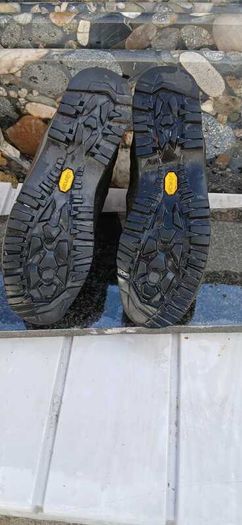 Mens hiking boots
