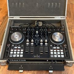 Native Instruments Traktor Kontrol S4 MK2 DJ Controller w/Flight Case