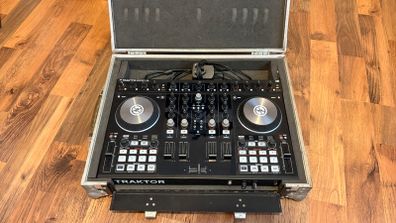 Native Instruments Traktor Kontrol S4 MK2 DJ Controller w/Flight Case