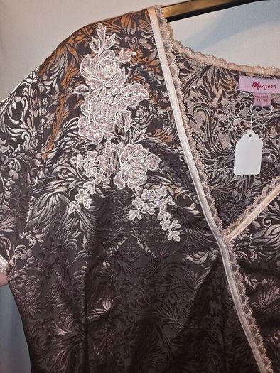 Monsoon Oriental style top size 22
