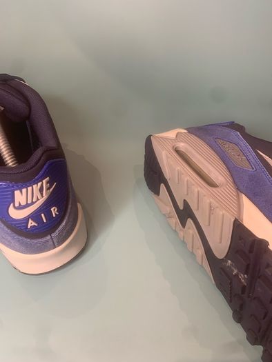 Get Premium Nike AM90s