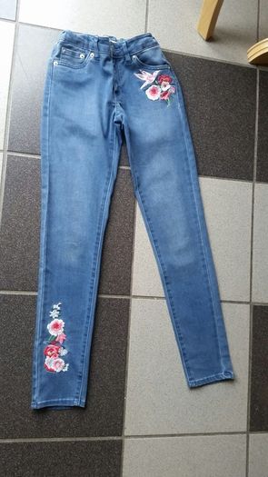 As New - Size: Age 7/8 - A Beautiful Pair of Girls Levis Jeans with Adjustable Waistband Both Sides - Extremely Soft Fabric - Cost 40 Dollars