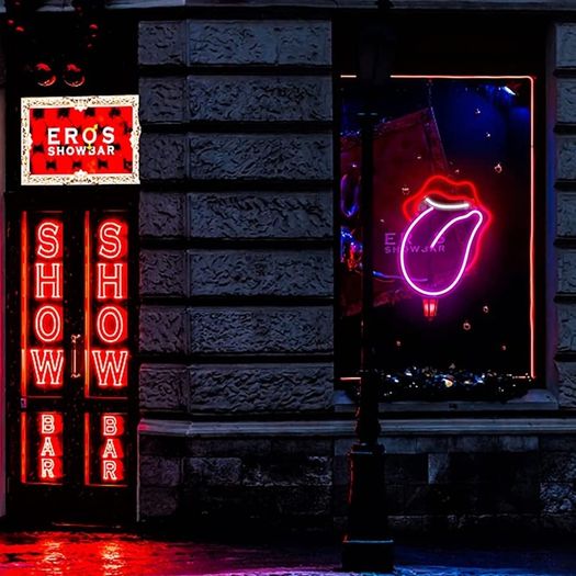 Lips Neon Sign Flame Red Lips Big Tongue Shape Neon Signs for Wall Decor, Red-Pink Neon Light for Bedroom, USB Power Led Neon Light Sign for Game Room,Pub Home,Bar,Club,Party,Gift