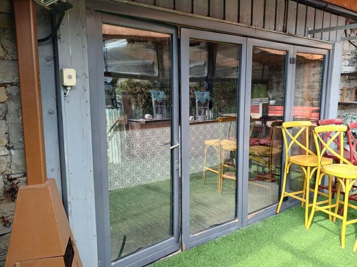Bar and bar room