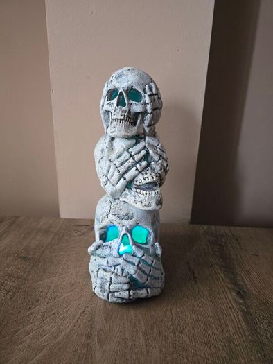 Halloween stack of skulls (LED)