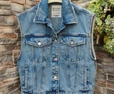 Pull & Bear Distressed Denim Sleeveless Jacket  Unisex  Size Small