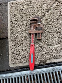 pipe wrench