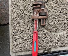 pipe wrench