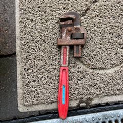 pipe wrench