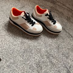 zara runners size 6