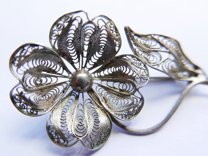 Vintage silver filigree flower brooch