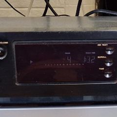 Marantz CD player - Model CD5000 - includes Marantz remote control - plus stack of free CDs