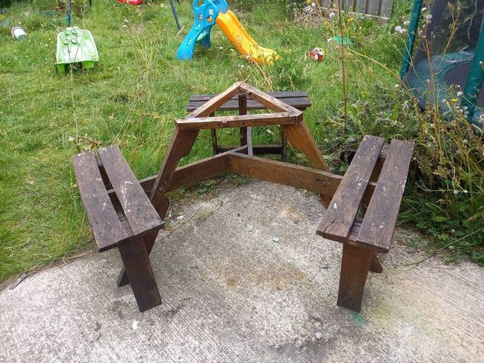 Garden picnic frame and bench