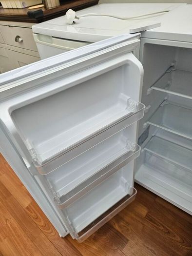 Belling undercounter fridge