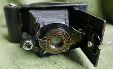 Vintage Kodak No.2A Folding Autographic Brownie Camera