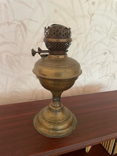 Charming antique brass oil paraffin table lamp
