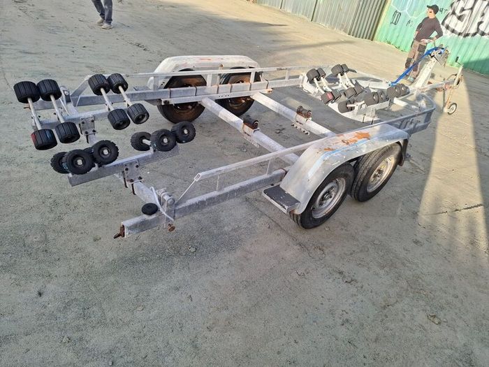 Boat trailer