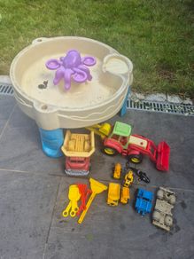 Water table and sandpit toys