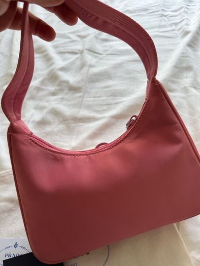 Prada re-edition 2000 mini bag pink