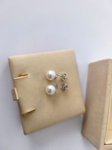 18k / ct Gold Earrings with Natural Pearls and Diamond