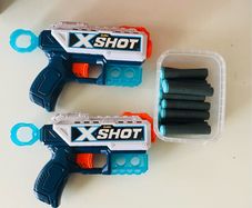 2 Zuru X-Shot guns - includes 15 bullets