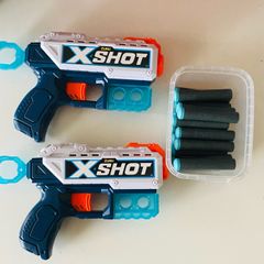 2 Zuru X-Shot guns - includes 15 bullets