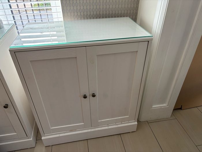 Solid wood cabinet in white with glass top