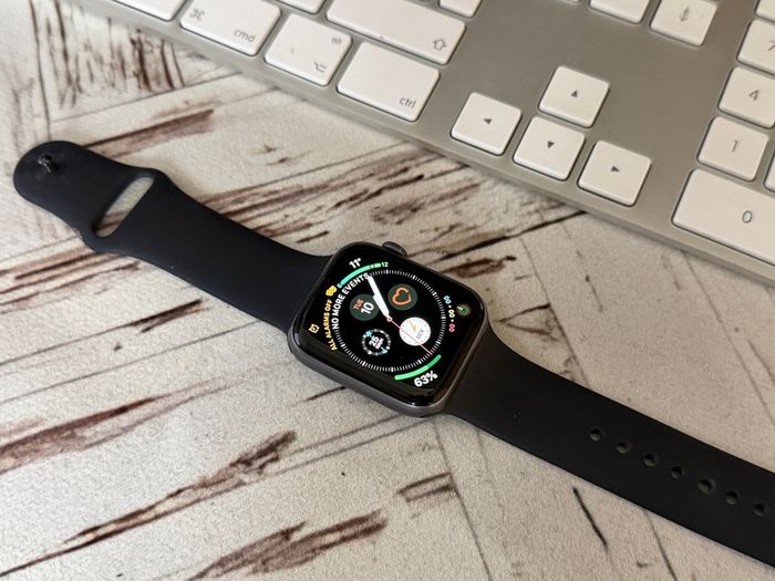 Apple Watch Series 4  44mm  Space Grey  Excellent Condition