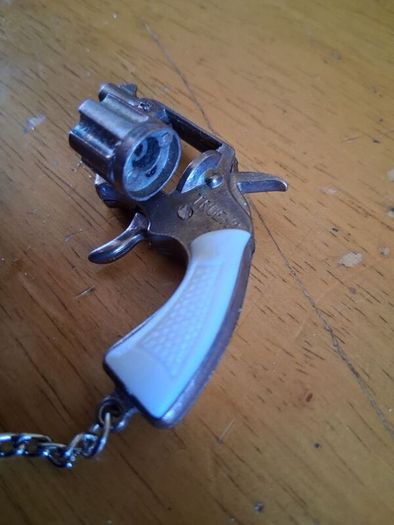 Vintage capgun revolver keyring