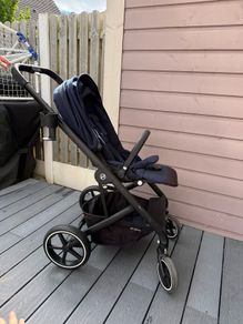 cybex balios s pushchair with footmuff and cup holder