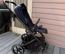 cybex balios s pushchair with footmuff and cup holder