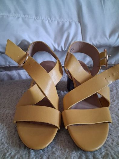 Ladies sandles
