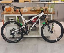 Full Carbon Full Suspension Enduro Intense Tracer Bike in spotless condition