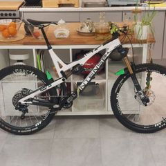 Full Carbon Full Suspension Enduro Intense Tracer Bike in spotless condition