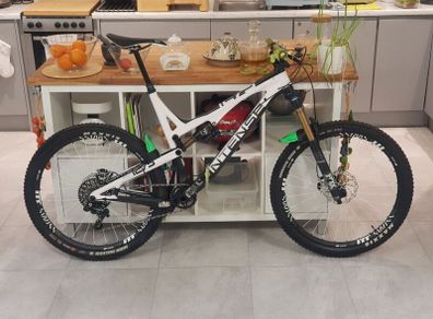 Full Carbon Full Suspension Enduro Intense Tracer Bike in spotless condition