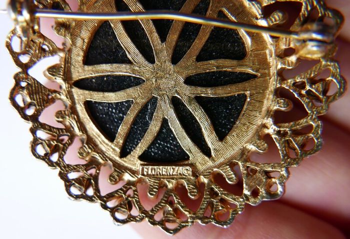 Antique Beautiful Florenza Goldtone Gilt Jet Art Brooch Pin