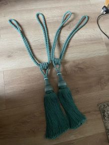 Curtain tie back