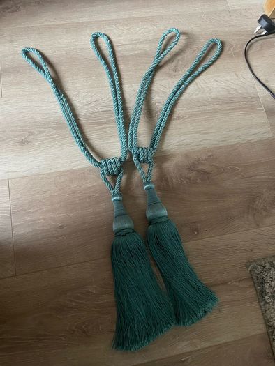 Curtain tie back