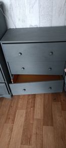 chest of drawers