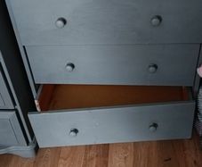 chest of drawers