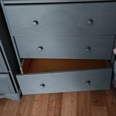 chest of drawers