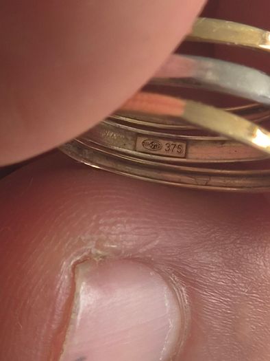 Vintage 375 Gold Ring with Clear Stone