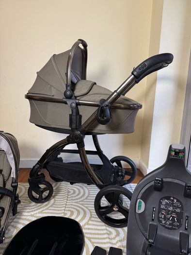 Full Egg 3 travel system Cybex car seat and isofix base