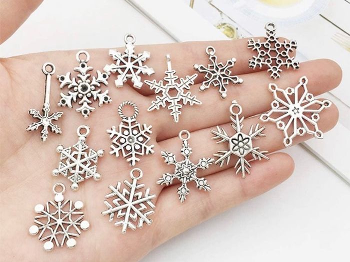 Snowflake Charm, 70 Pieces Mixed Snowflake Pendants Antique Silver Snowflake Charms Christmas Jewelry Making (FREE POSTAGE)