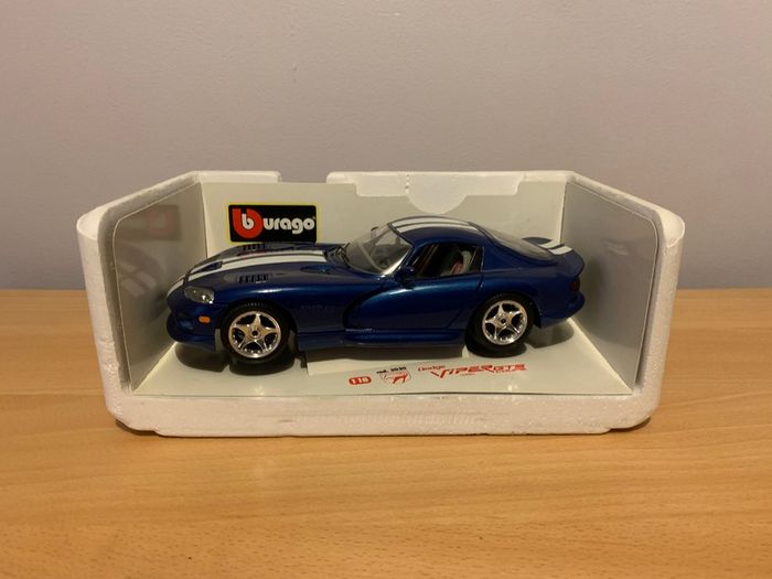 Dodge Viper GTS Coupe 1996 1/18 Burago Model Car