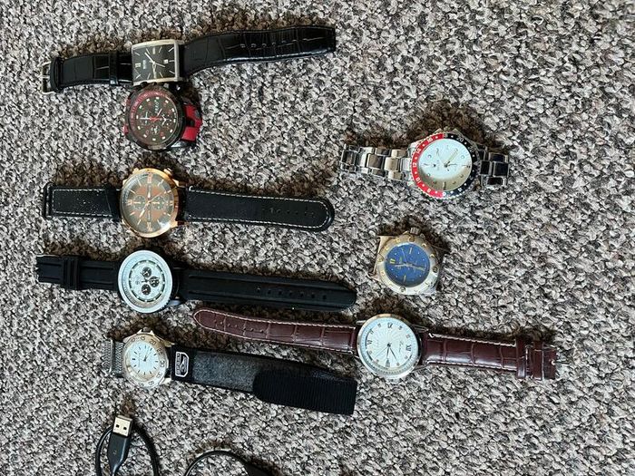 Watch & Chargers Lot (For Parts / Repair)