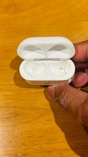 Genuine Apple Airpods 4 Charging Case