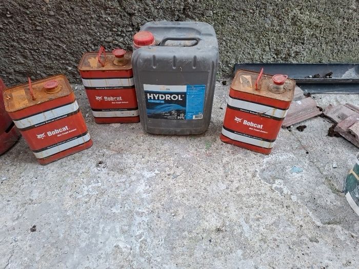 cans of oil