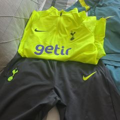 4 spurs original size xl older boys tracksuits green one has matching t shirt