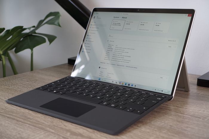 Surface Pro 9 | i5-1245U vPro | 120Hz PixelSense | Like New